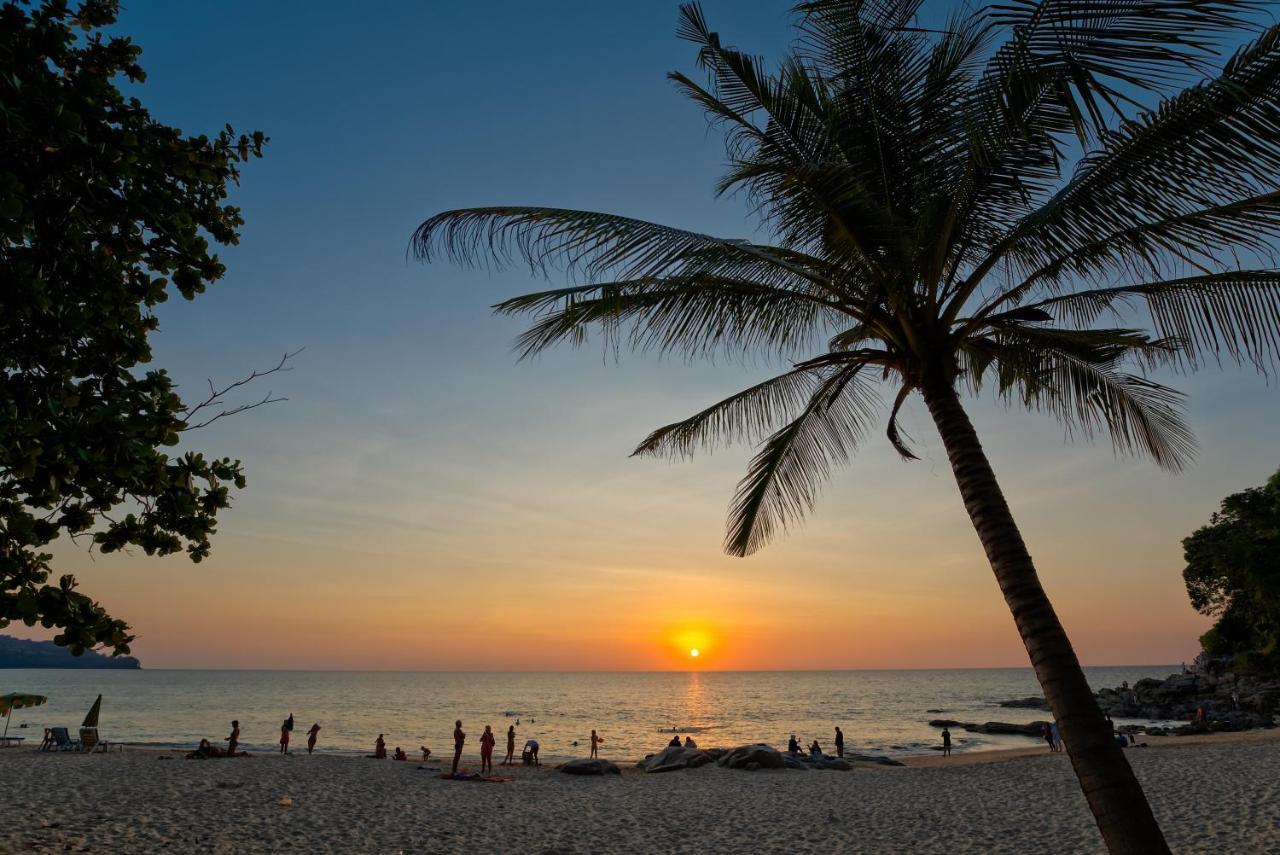 Outrigger Surin Beach Resort - SHA Extra Plus Exterior foto Sunset at Tanjung Puteri Beach