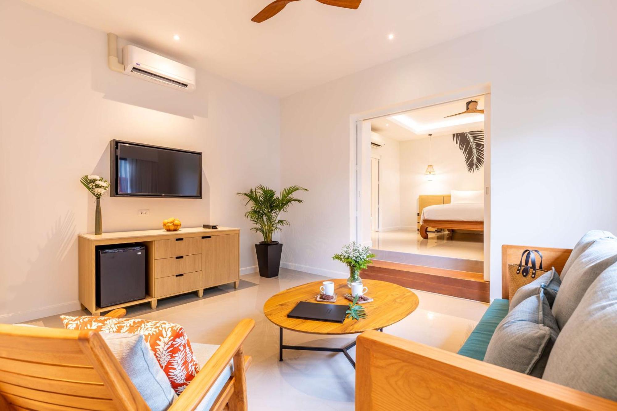 Outrigger Surin Beach Resort - SHA Extra Plus Exterior foto