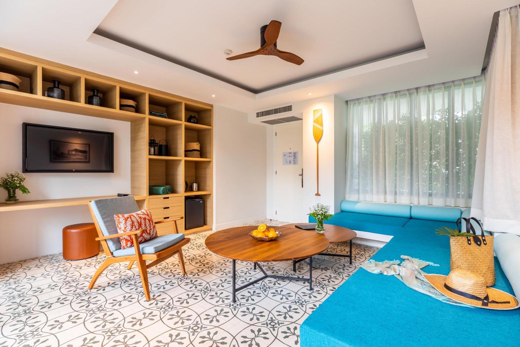 Outrigger Surin Beach Resort - SHA Extra Plus Zimmer foto A suite at the hotel